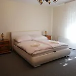 Flora Apartment