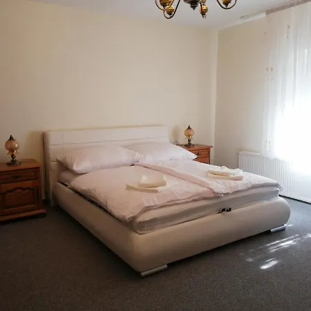 Flora Apartment