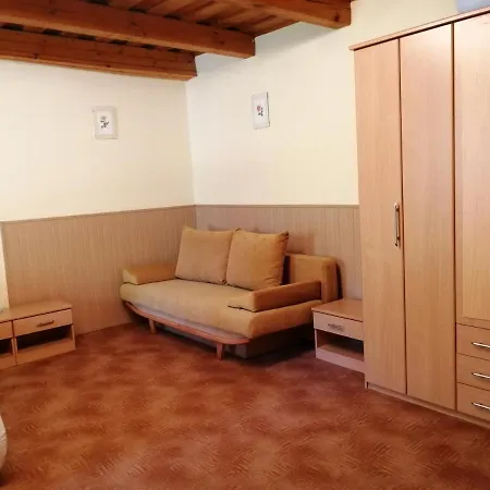 Flóra Apartamento *