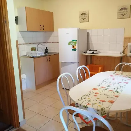 Flora Apartment Kehidakustany