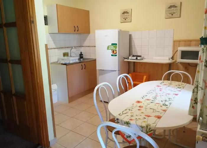 Flora Appartement Kehidakustány